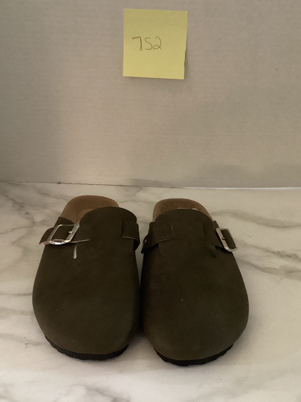 Women’s clogs. Dark brown